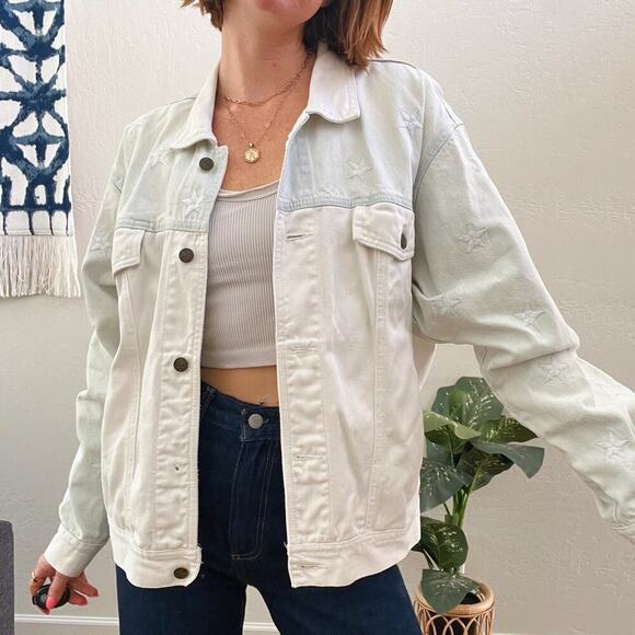 Vintage Star Embroidered White Lightwash Oversized Denim Trucker Jacket - Picture 3 of 8